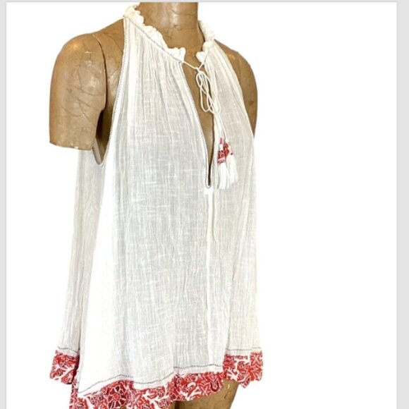Free People White Gauze Tunic Top Red Floral Ruffle Hem XS Tassel Tie 294G - Picture 3 of 9